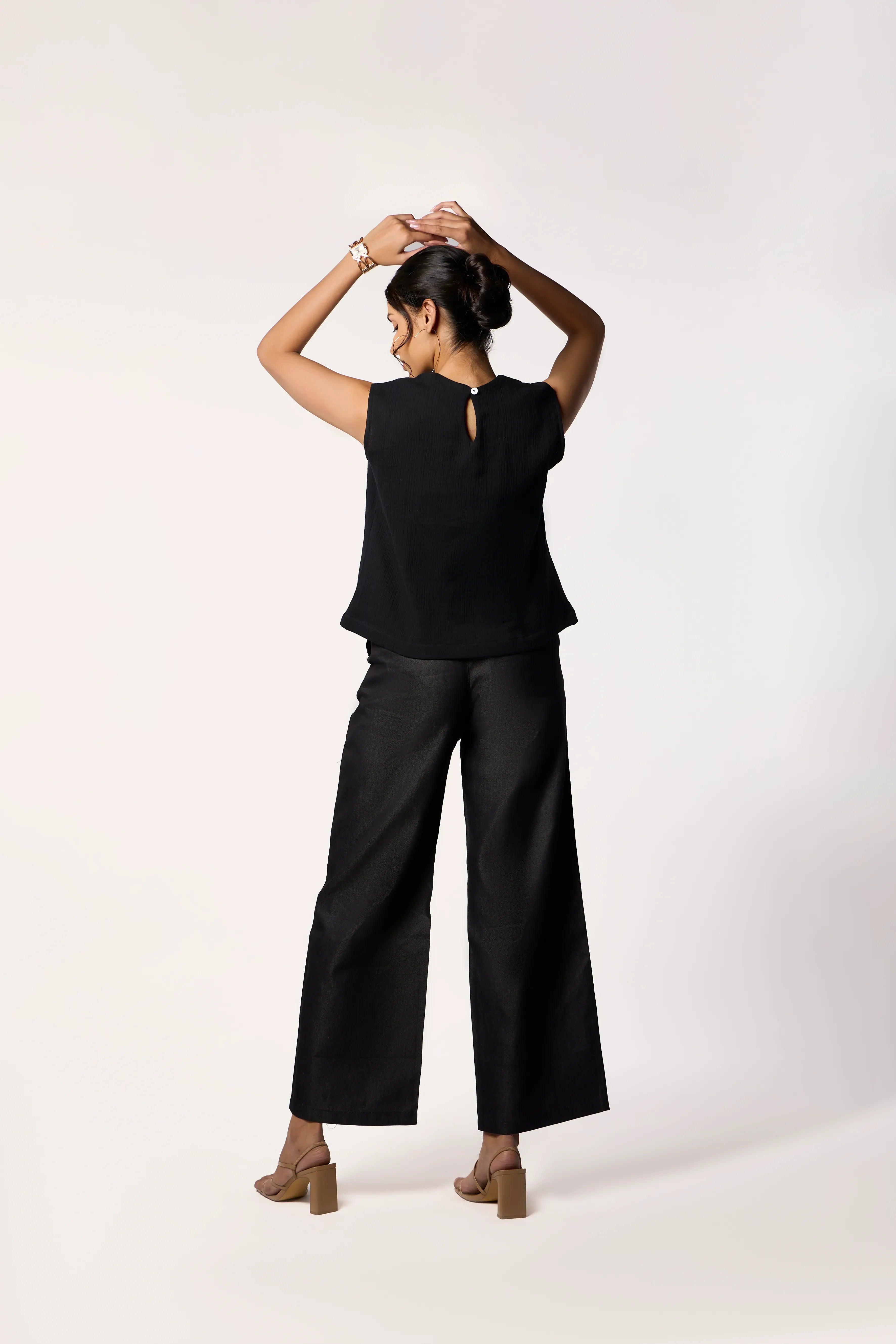 Breezy Wrinkle Top- Black