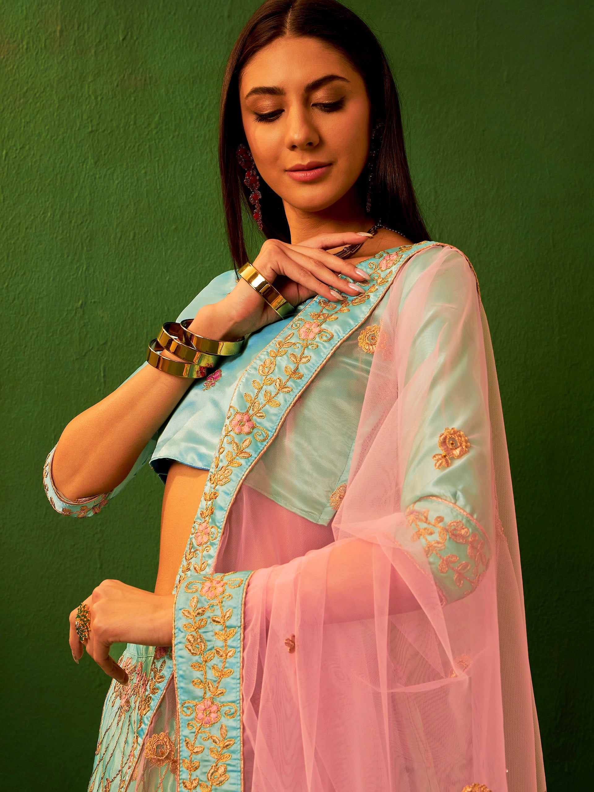 Gulabi Neelam Lehenga